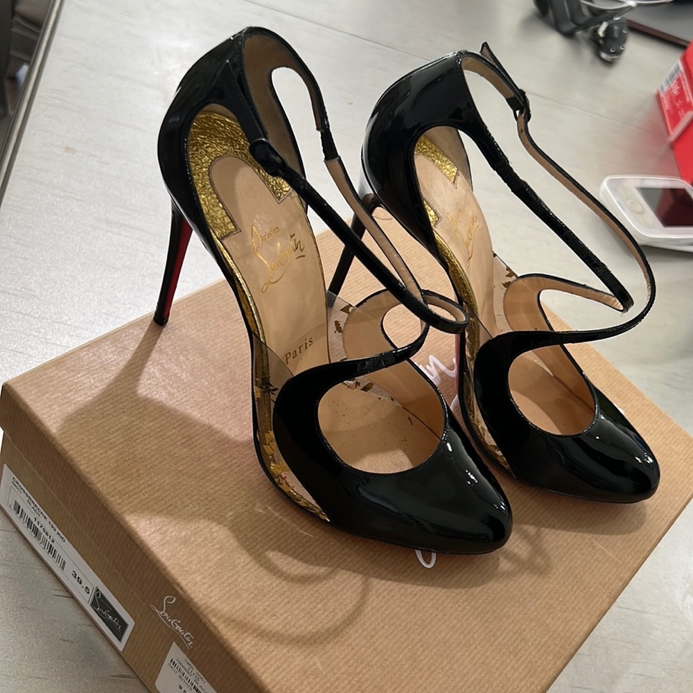 Christian Louboutin heels size 39.5 worn twice very good condition w/ orgnl box